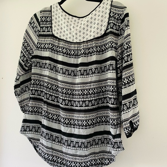 Patterned n’ Tied Top - Picture 3 of 4